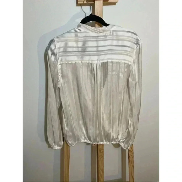 Guess Los Angeles , Belissa Printed Tie Neck Blouse size medium - Picture 6 of 7